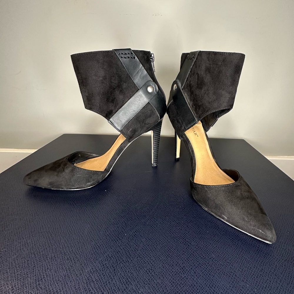 JustFab Black Faux Suede Pointed Toe Heels, Sz 7